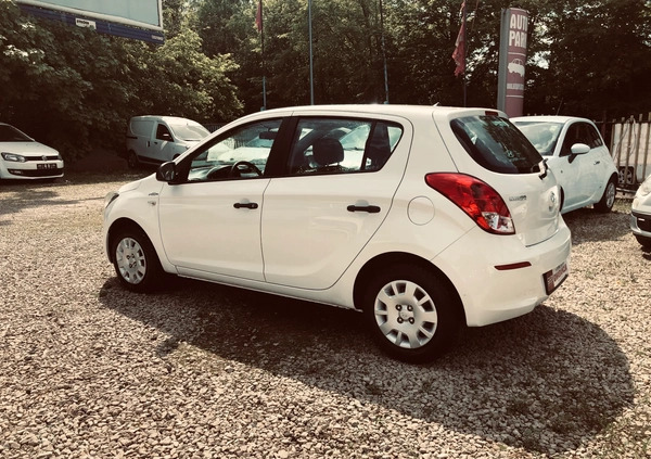 Hyundai i20 cena 23900 przebieg: 158000, rok produkcji 2014 z Supraśl małe 301